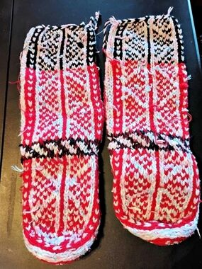 Knit Slippers Red & Black
